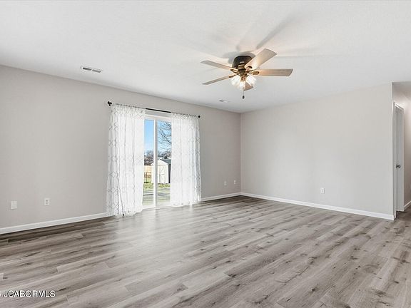 5th image of 2211 Chouteau Ln