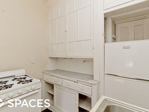4th image of 428 W Surf St #432-111