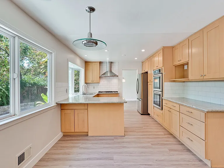 803 Runningwood Cir — Photo 7