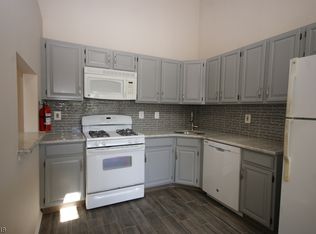 27 Chelsea Ct, Franklin Park, NJ 08823