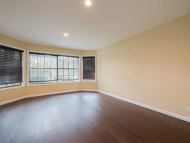 2039 Shorewood Ln — Photo 10