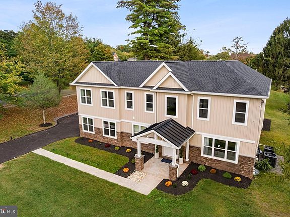 4th image of 224 Orchard Ln
