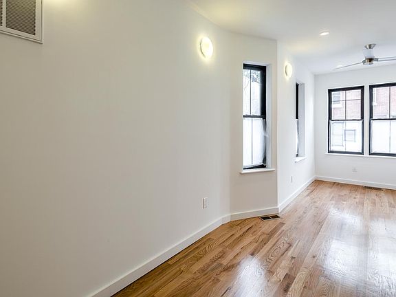 2nd image of 1922 E Dauphin St #1