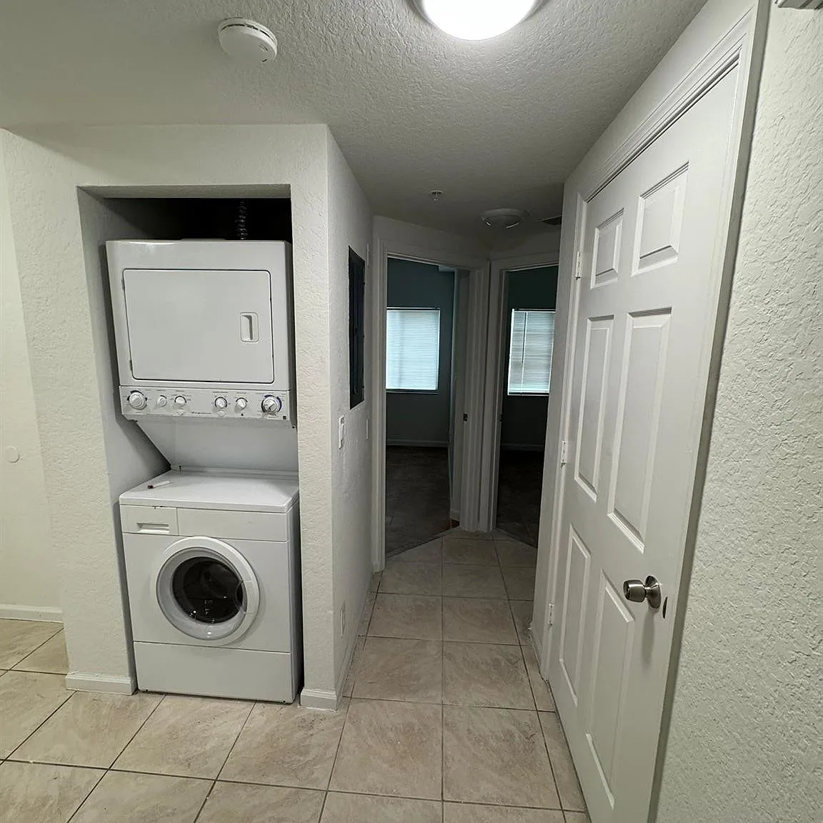 3 bed, 2.0 bath, 999 sqft, $1,899 — Photo 1