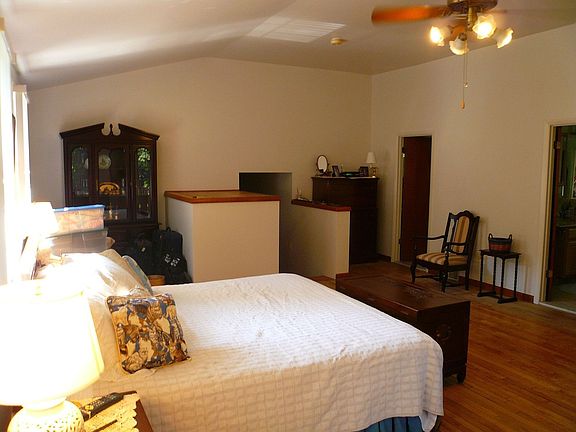 4th image of 1001 Shore View Cir