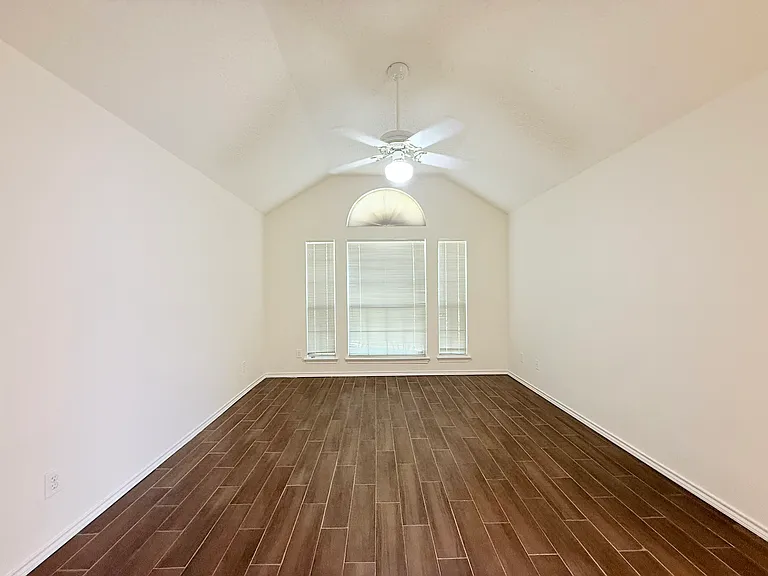4512 Queenswood Dr — Photo 18
