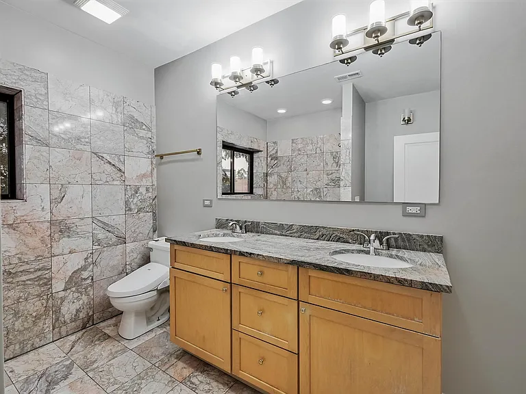22 S Western Ave #202 — Photo 17