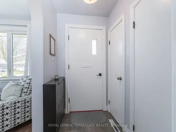 32 Admiral Rd, Ajax, ON L1S 2N9