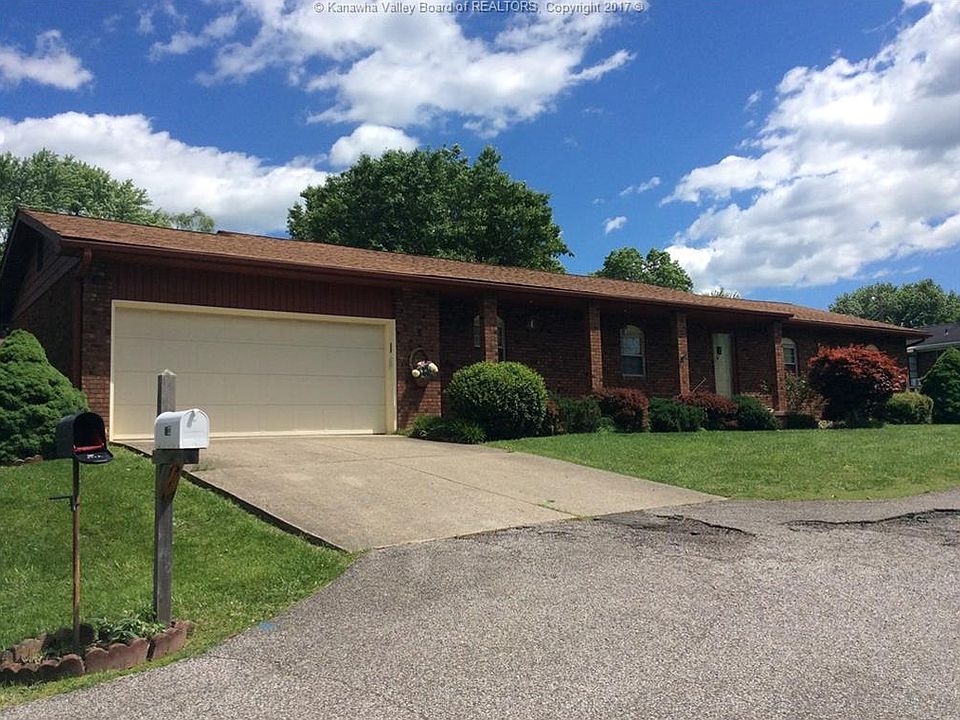 1st image of 33 Grovetree Dr