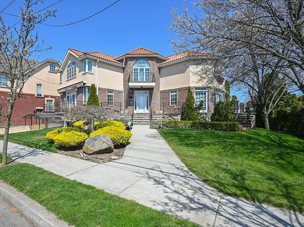 11 Bell Point Dr, Brooklyn, NY 11234