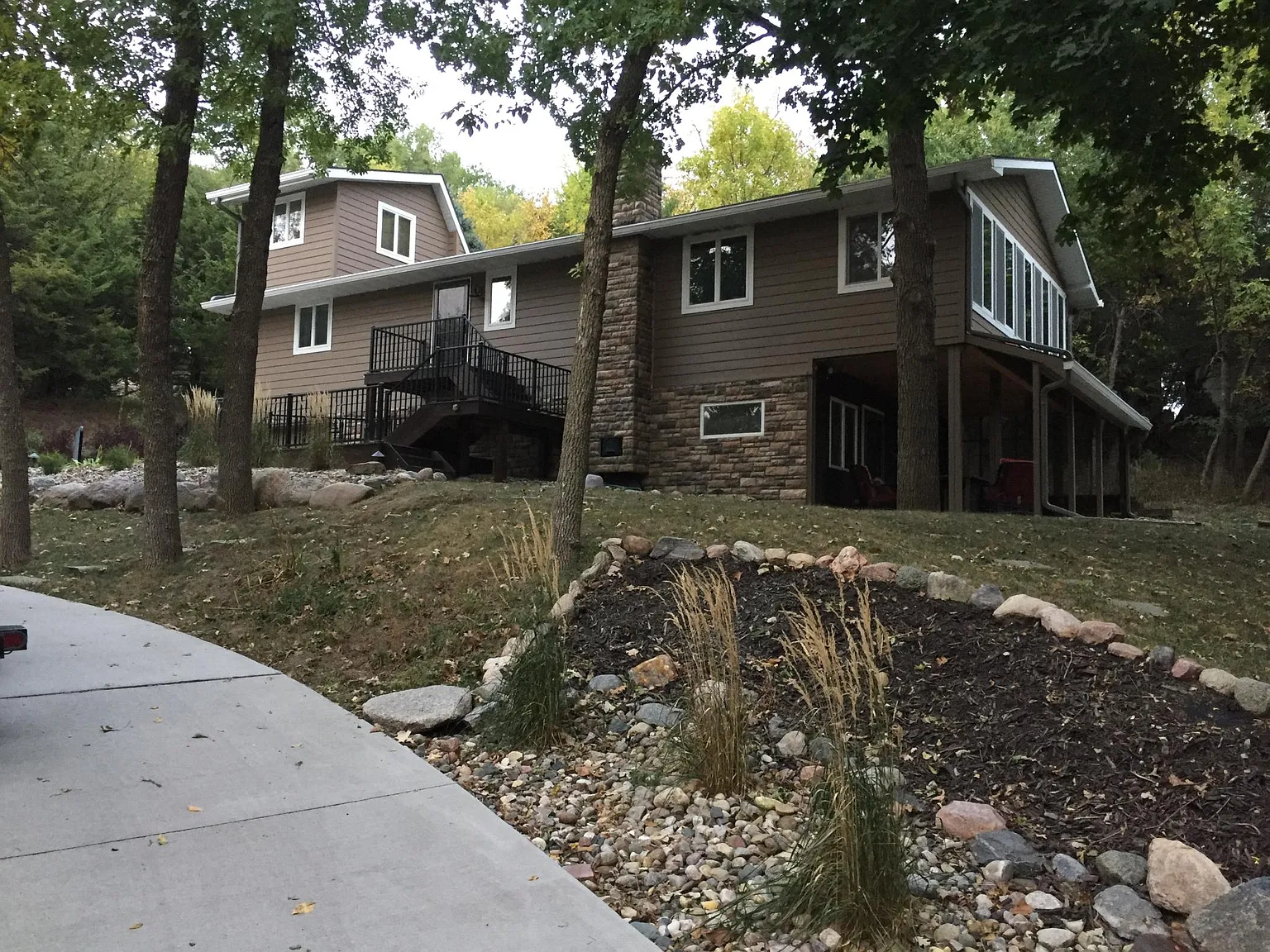 144 Acorn Dr — Photo 2