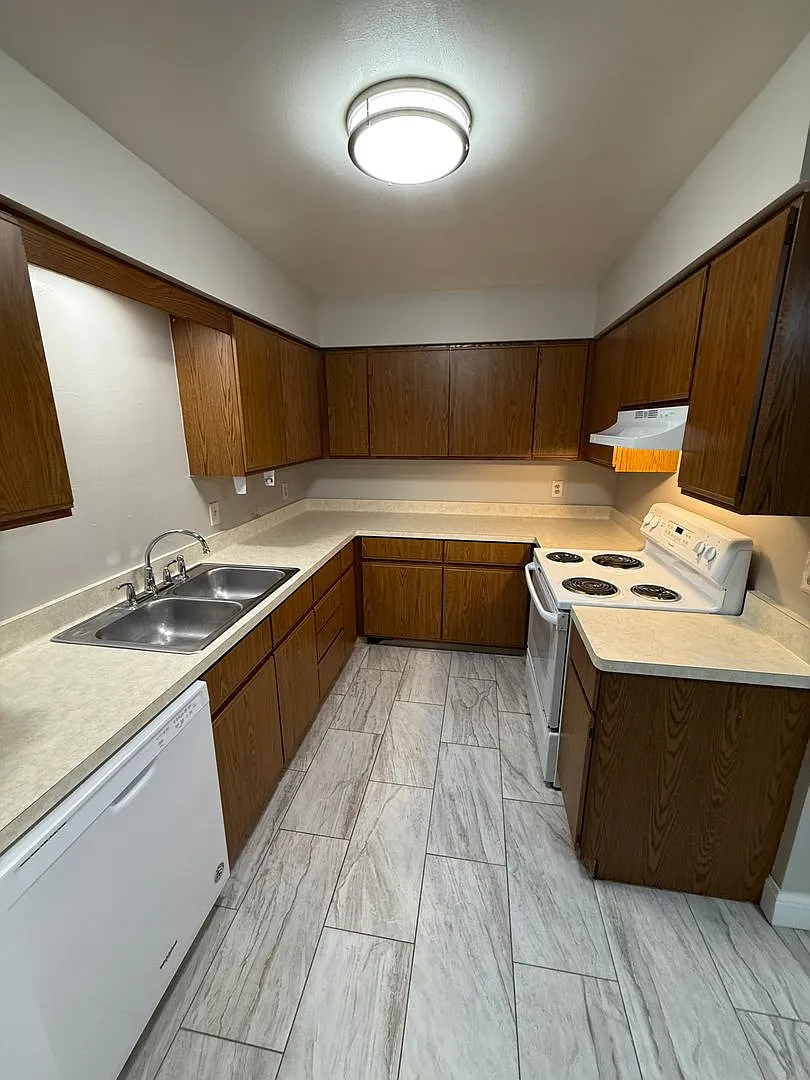 Eagle Woods Apartments — Photo 2