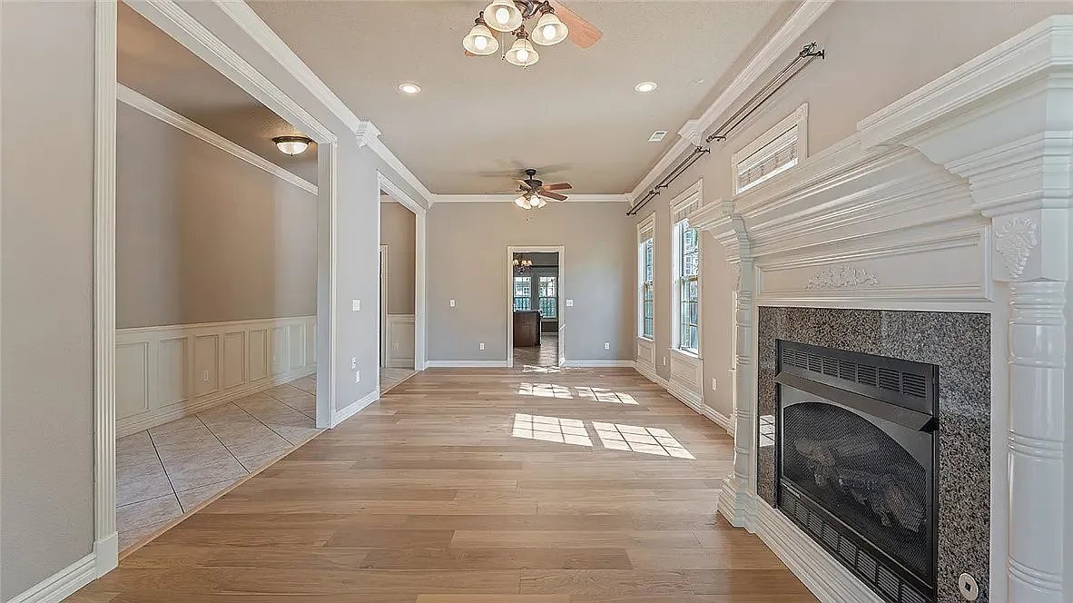 4 bed, 2.5 bath, 2705 sqft, $2,950 — Photo 3