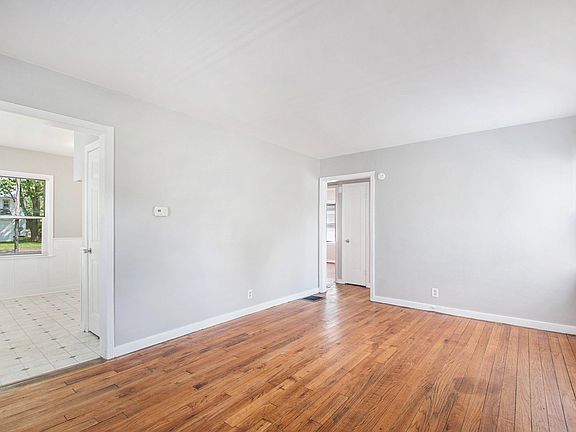 3rd image of 2729 Prast Blvd