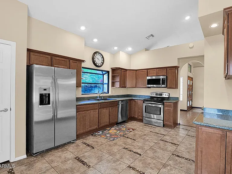 8979 E Gail Rd — Photo 9