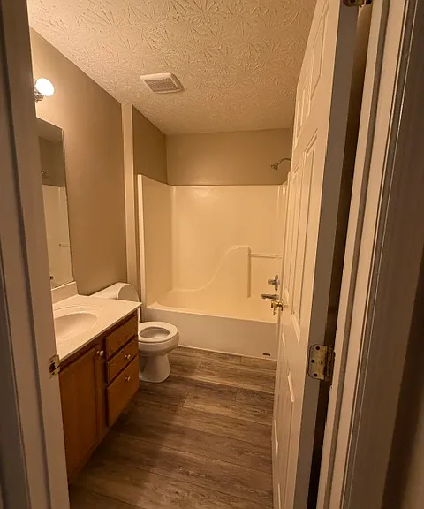 204 Christa Ln — Photo 4
