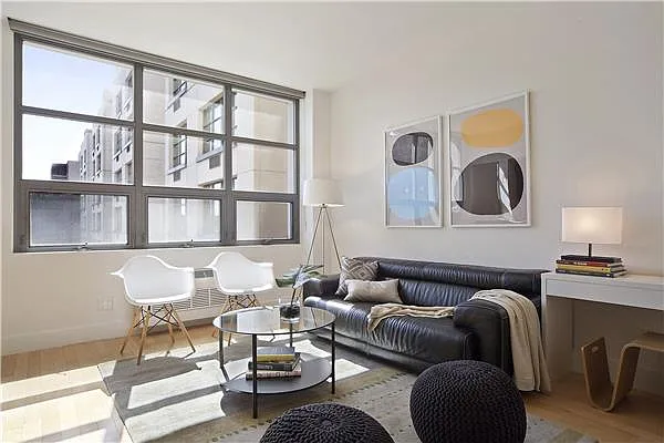Sold by R New York | media 7