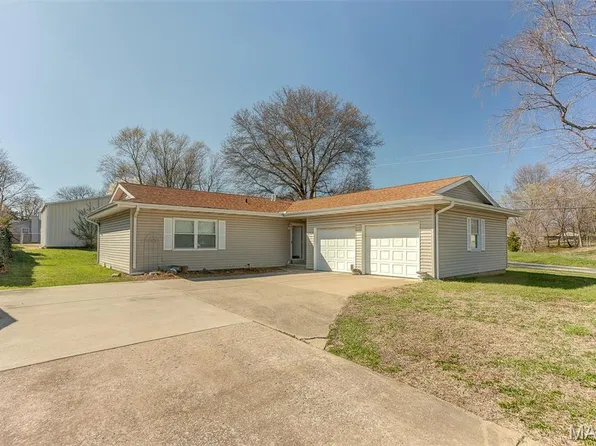 100 Lakewood Dr, Brighton, IL 62012
