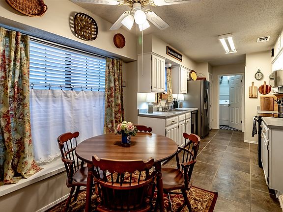 4th image of 266 E Ridgegate Dr