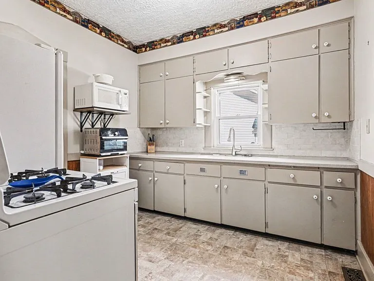 2520 Roys Ave SW — Photo 6