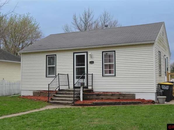 710 N 4th St, Saint Peter, MN 56082