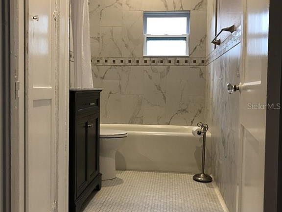 4th image of 2835 2nd Ave S