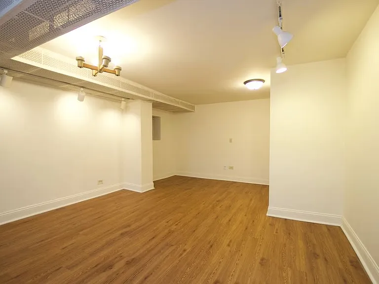 626 W Wellington Ave #RG — Photo 8