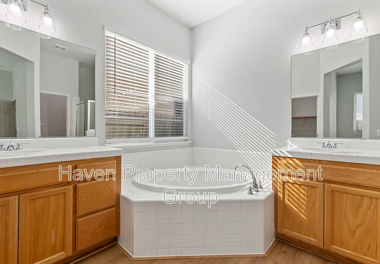 1659 Whispering Wind Dr — Photo 14