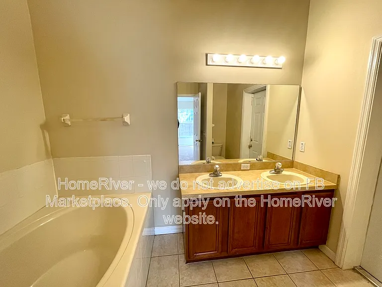 2141 Hunters Greene Dr — Photo 16