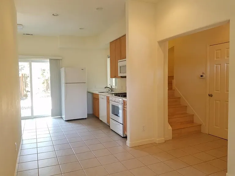 2460 High St — Photo 2