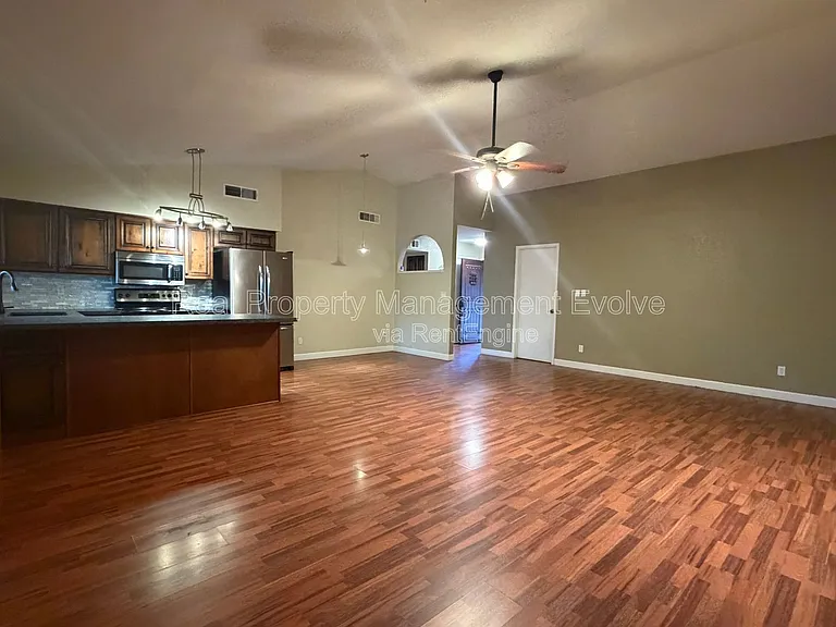 16645 N 34th Dr — Photo 4