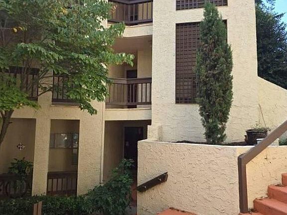 3rd image of 453 Sherman Way