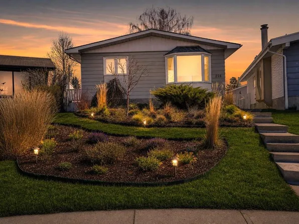 228 W Dovercrest Pl SE, Calgary, AB T2B 1Y5