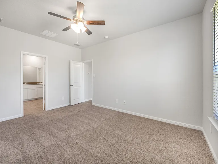 198 Bay Meadows Ln — Photo 3
