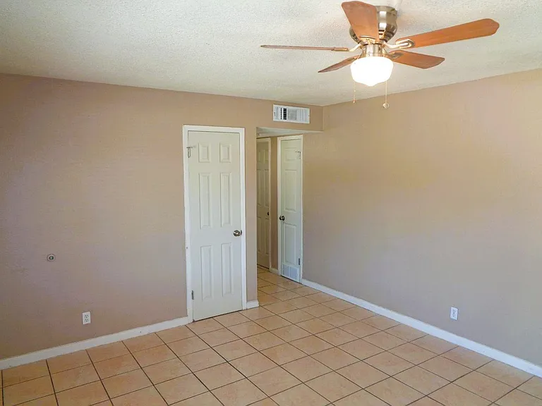 8724 Polaris St — Photo 3