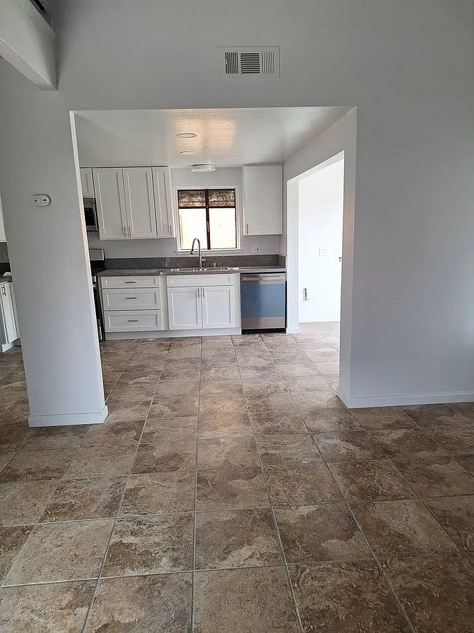 3 bed, 1314 sqft, $3,400 — Photo 4