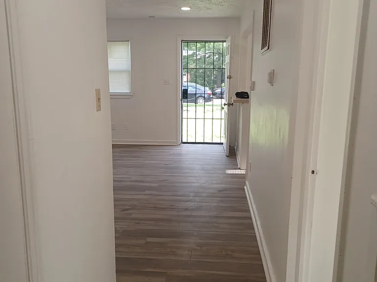Admiral Dr — Photo 3