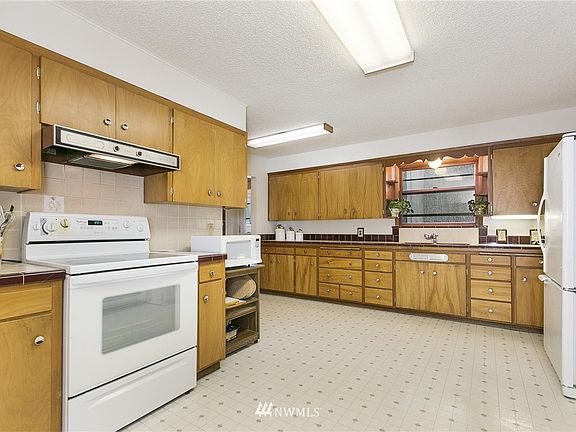 5th image of 2517 74th Place SE