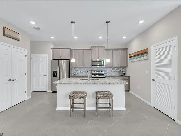 1163 S Town And River Dr — Photo 9