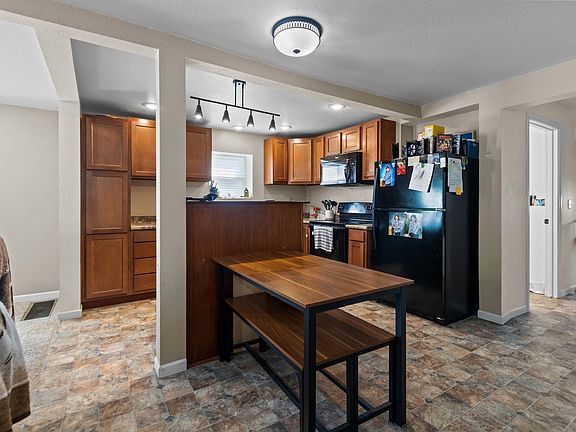 5th image of 206 E Spring St