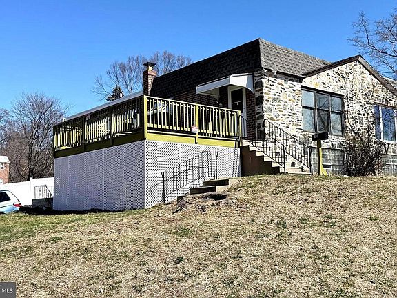 2nd image of 601 Colebrook Rd