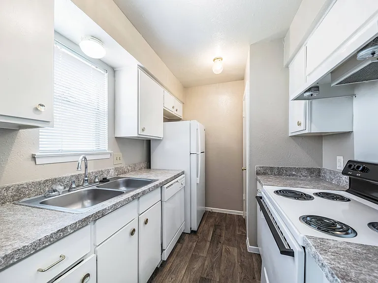 Bonaventure: Kitchen, at Westdale Hills, TX