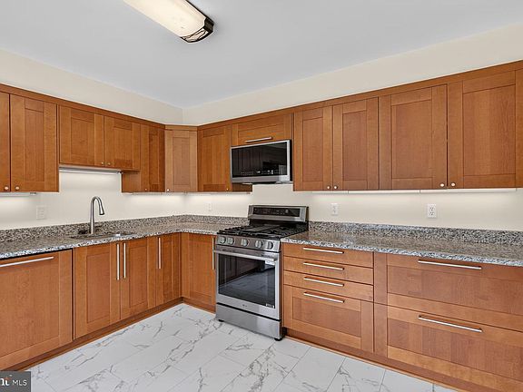 4th image of 7204 Gentian Ct