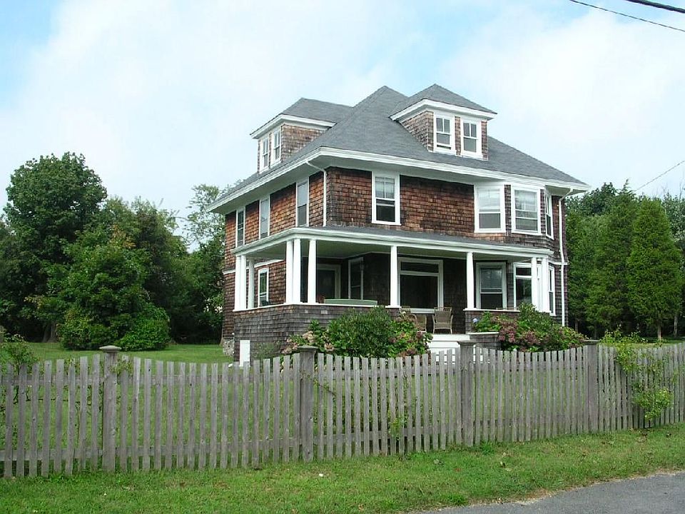 1900's colonial near golf course
