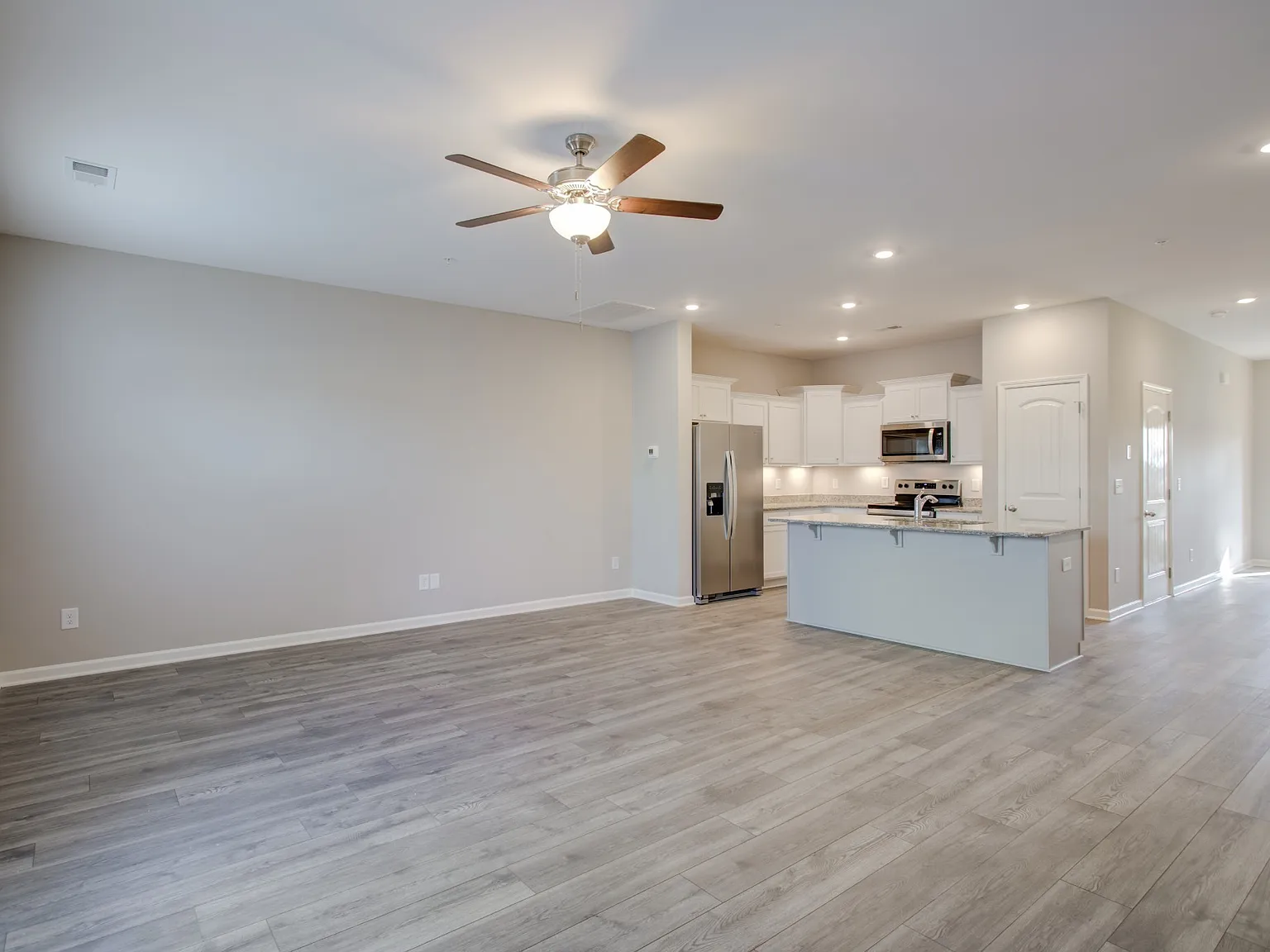 3 bed, 2.5 bath, 1680 sqft, $2,100 — Photo 4