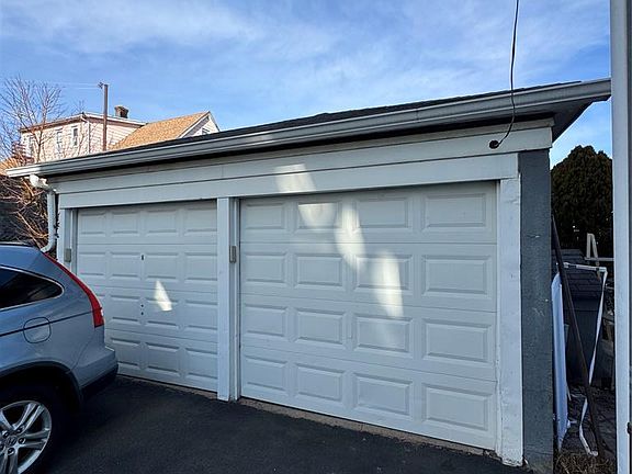 2nd image of 533-535 11th Ave