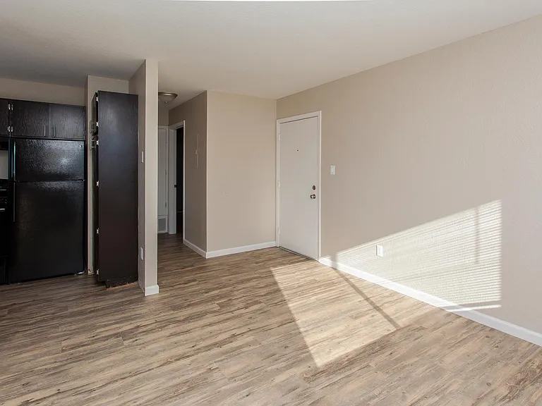 530 Moran St #C — Photo 5