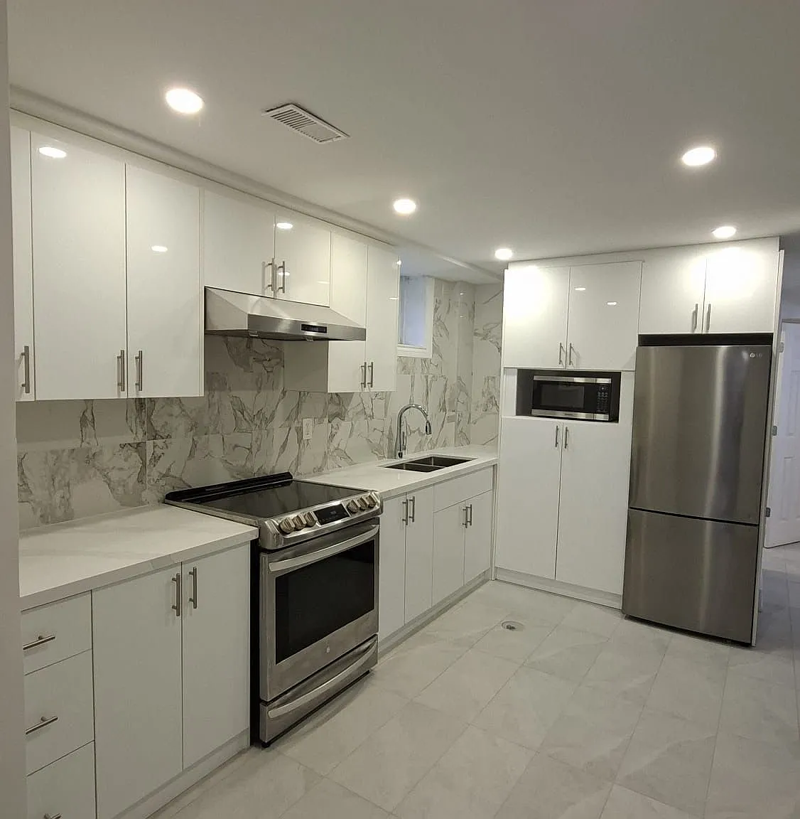 3 bed, $2,200 — Photo 2