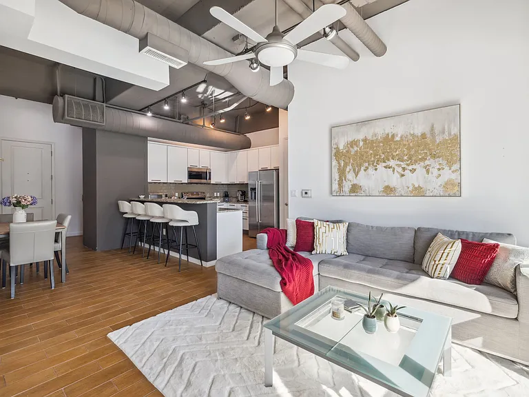 1 E Lexington Ave #302 — Photo 3