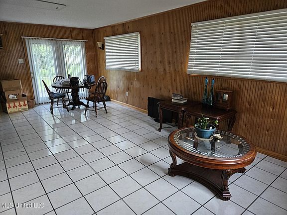 4th image of 5400 Arrowhead Dr